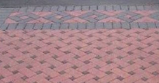 Укладка тротуарной плитки на старое бетонное основание в Горячем Ключе в октябре
